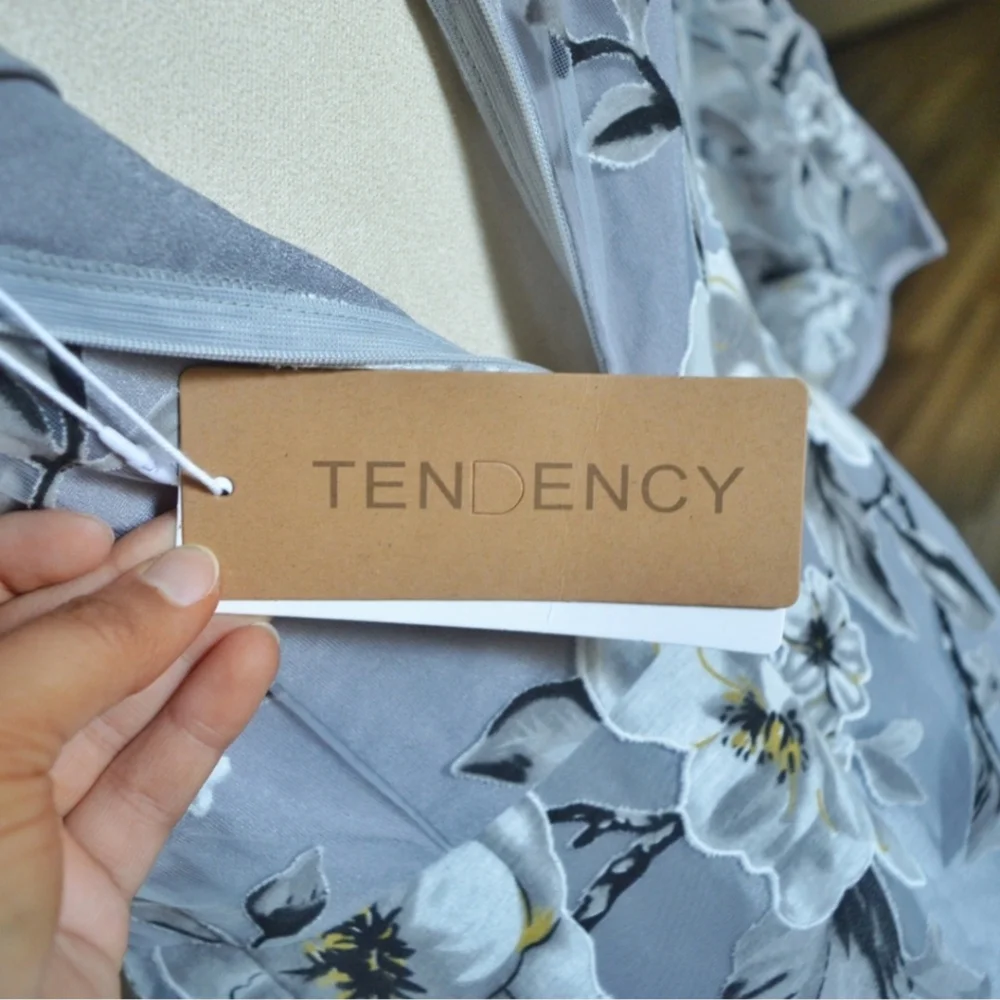 Gray / Black / White Floral Dress Size M - Picture 6 of 7